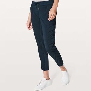 Lululemon Street to Studio Pant II Size 6 Pinstripe Athletic Travel Work